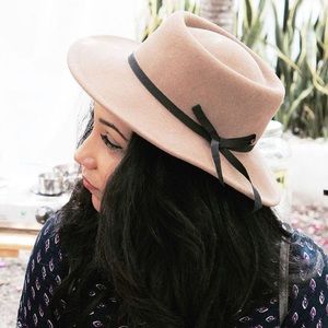 Forever 21 brown wool hat with black bow